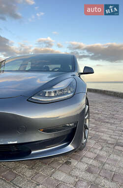 Седан Tesla Model 3 2018 в Одесі