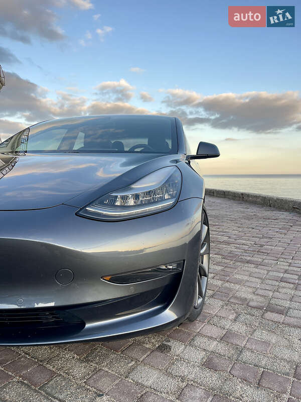 Седан Tesla Model 3 2018 в Одесі