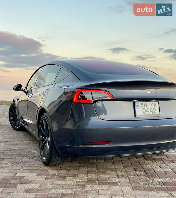 Седан Tesla Model 3 2018 в Одесі
