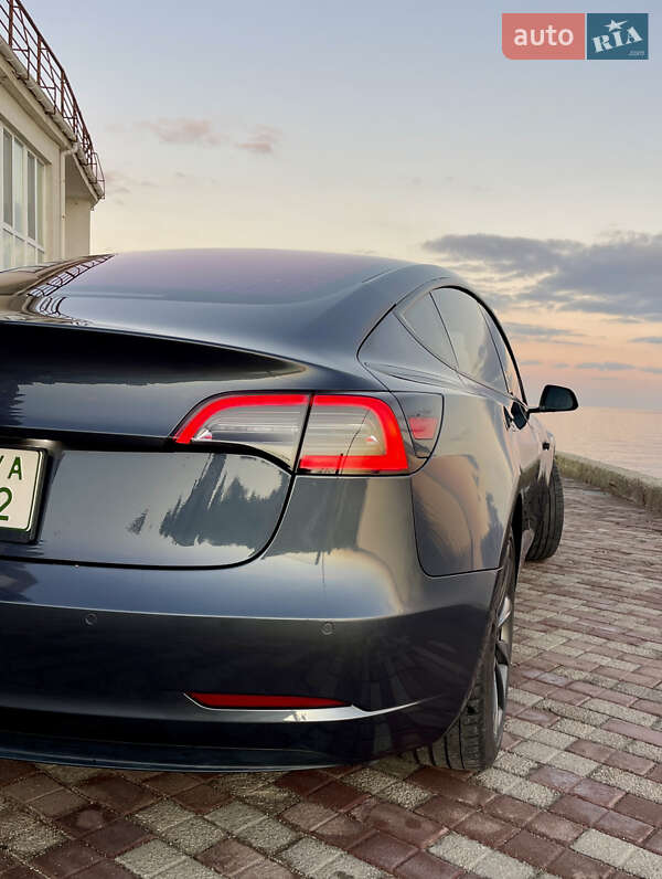Седан Tesla Model 3 2018 в Одесі