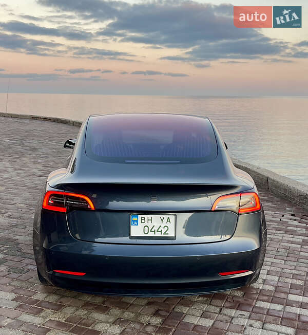 Седан Tesla Model 3 2018 в Одесі