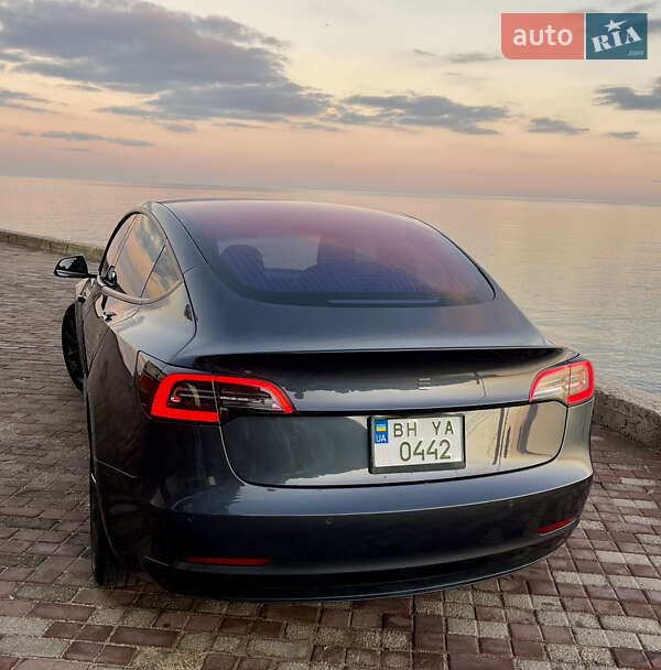 Седан Tesla Model 3 2018 в Одесі