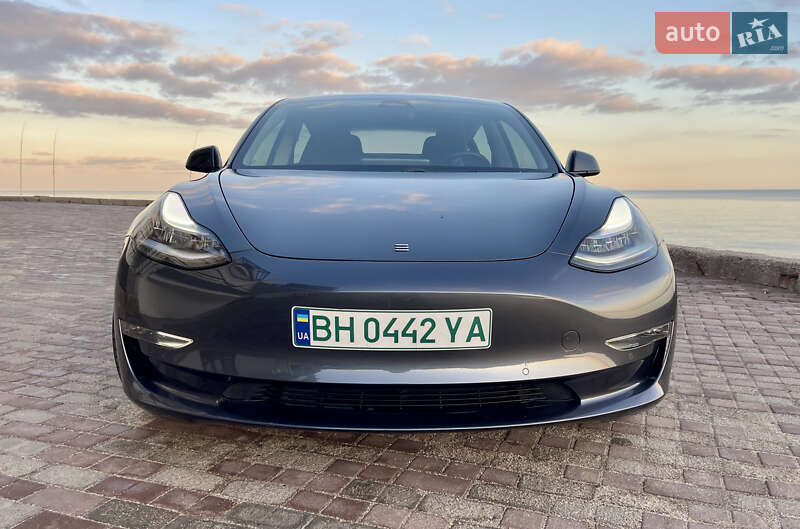 Седан Tesla Model 3 2018 в Одесі