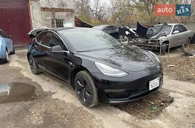 Tesla Model 3  2019