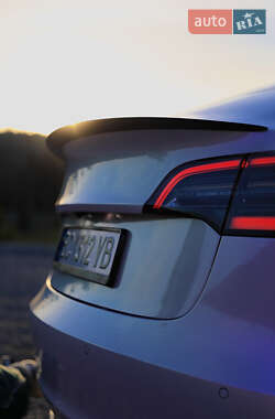 Tesla Model 3  2021