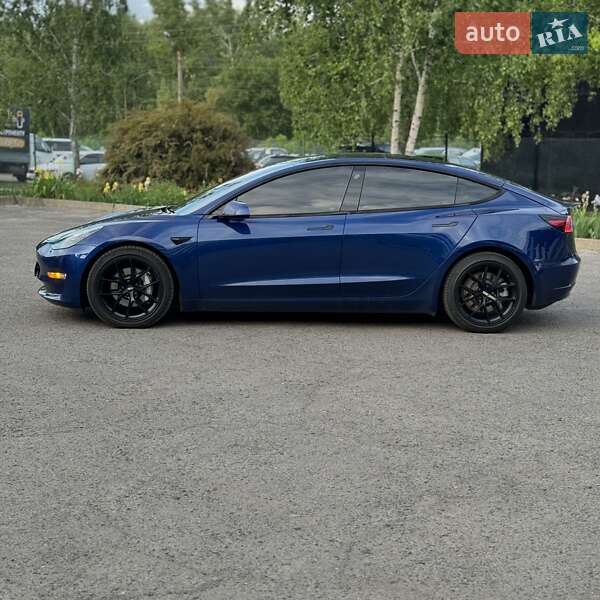 Седан Tesla Model 3 2021 в Львове