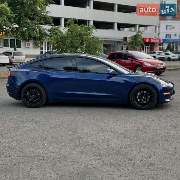 Седан Tesla Model 3 2021 в Львове