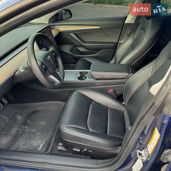 Седан Tesla Model 3 2021 в Львове