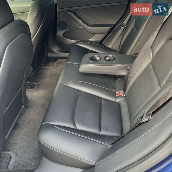Седан Tesla Model 3 2021 в Львове