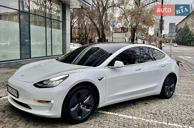 Tesla Model 3  2019