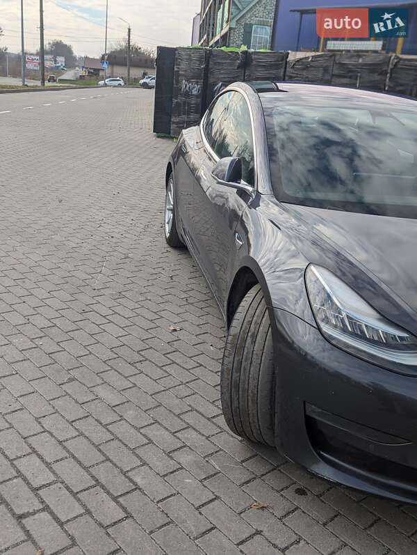 Седан Tesla Model 3 2018 в Шепетівці