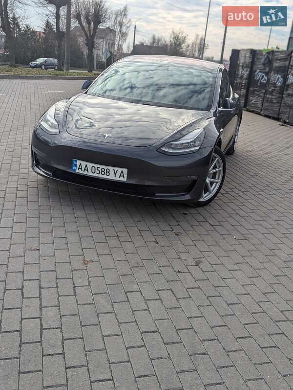 Седан Tesla Model 3 2018 в Шепетівці
