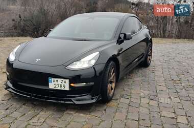 Tesla Model 3  2022