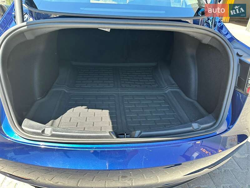 Седан Tesla Model 3 2021 в Києві