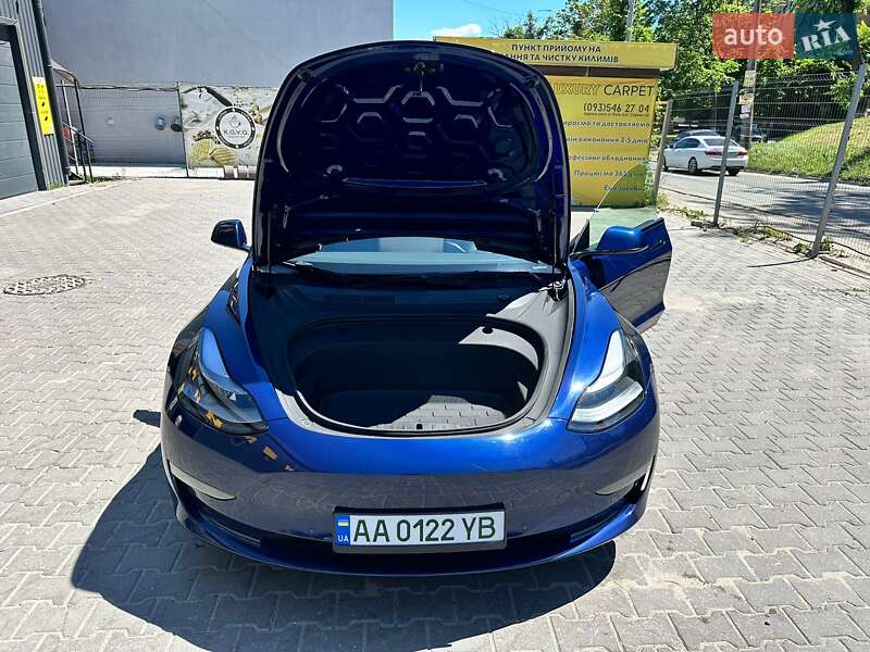 Седан Tesla Model 3 2021 в Києві
