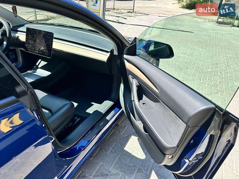 Седан Tesla Model 3 2021 в Києві