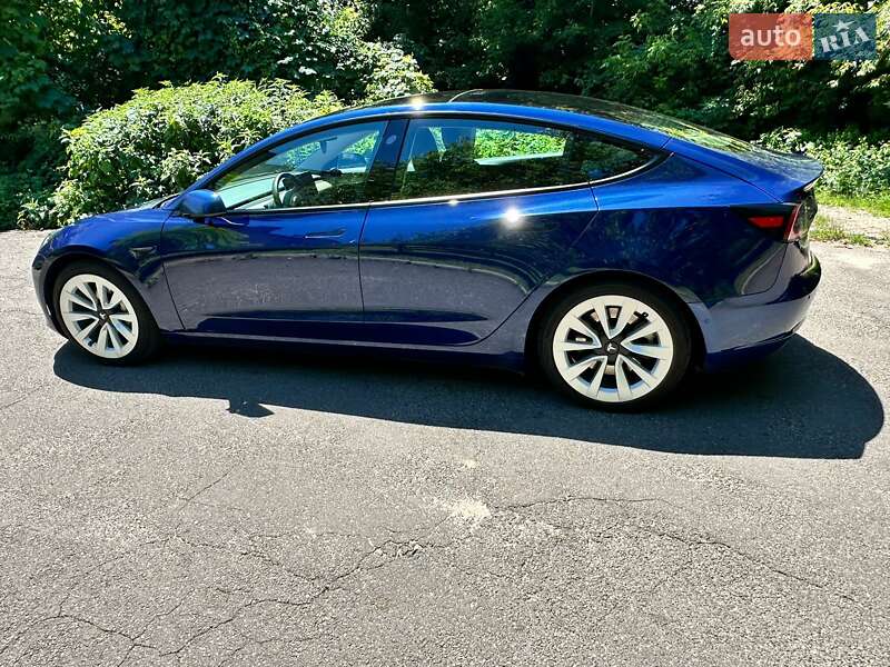 Седан Tesla Model 3 2021 в Києві