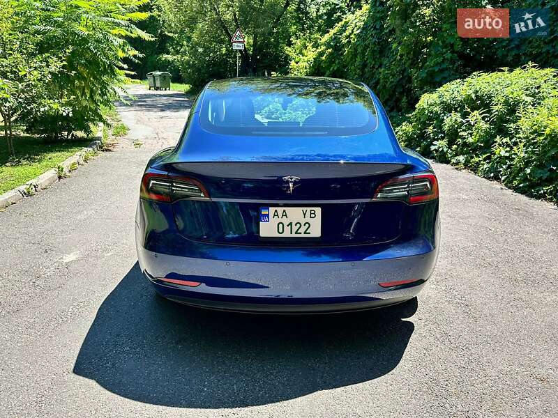 Седан Tesla Model 3 2021 в Києві