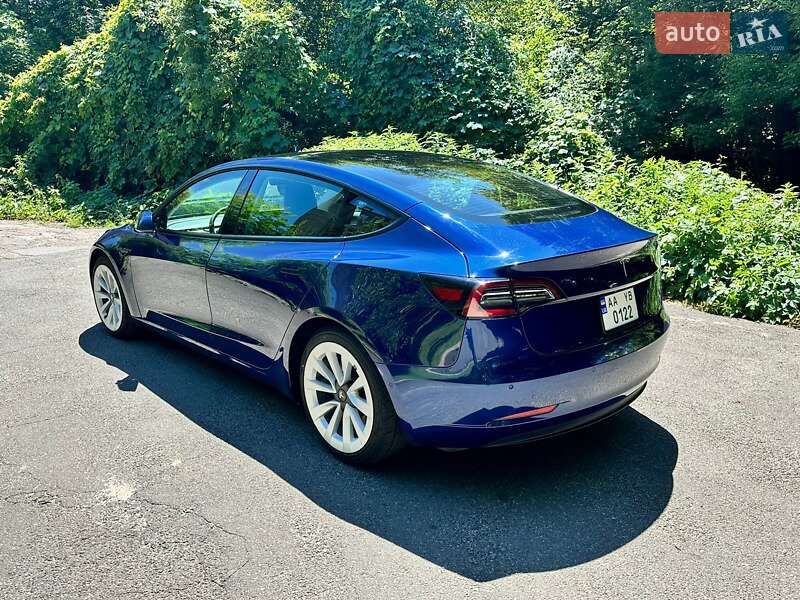 Седан Tesla Model 3 2021 в Києві