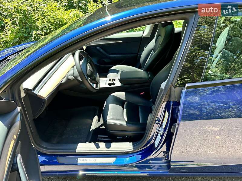 Седан Tesla Model 3 2021 в Києві