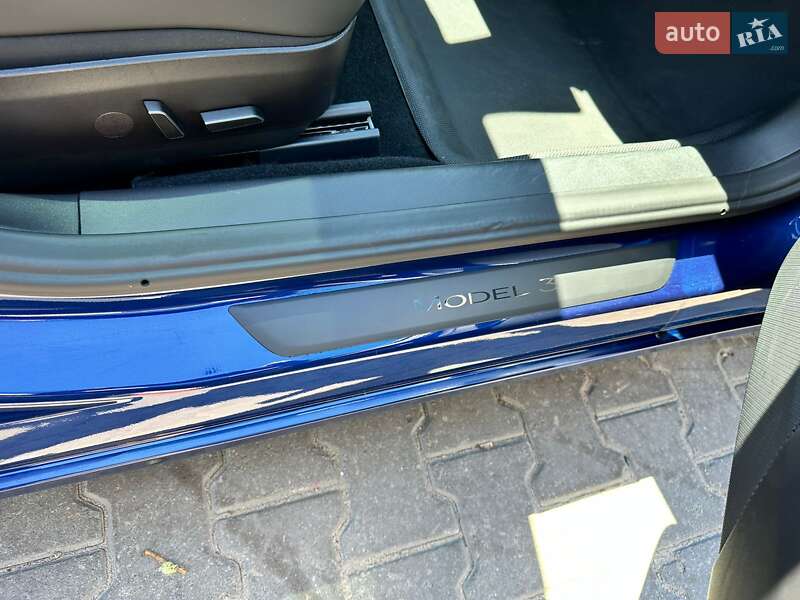 Седан Tesla Model 3 2021 в Києві