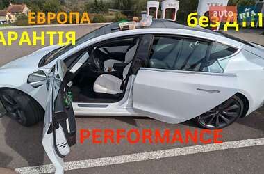 Tesla Model 3  2020
