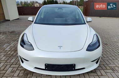 Tesla Model 3  2022