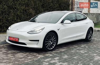 Tesla Model 3  2020