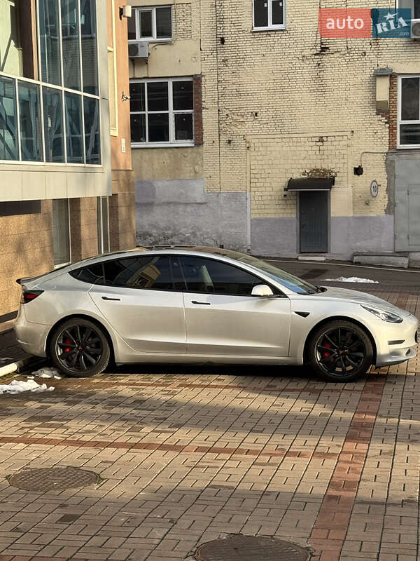 Седан Tesla Model 3 2018 в Киеве