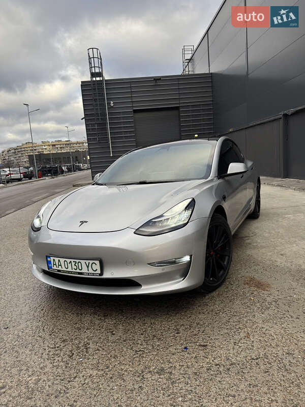 Седан Tesla Model 3 2018 в Киеве