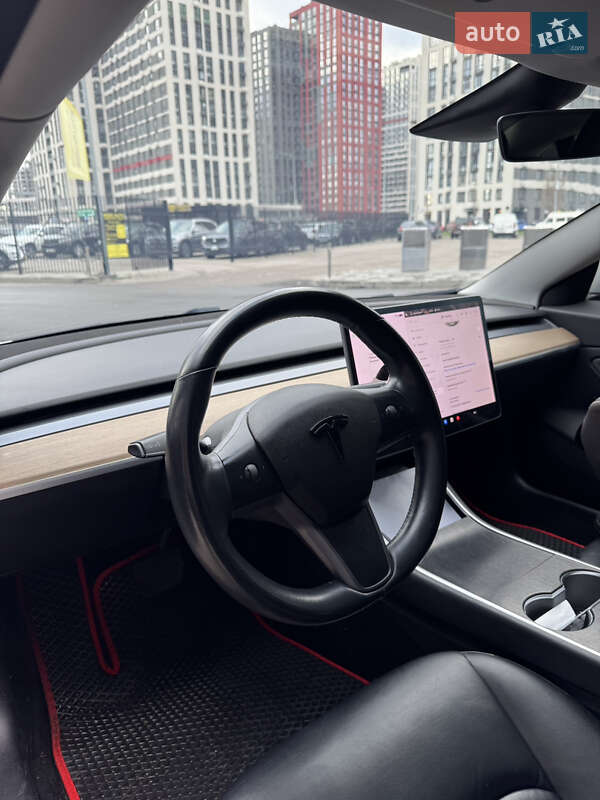 Седан Tesla Model 3 2018 в Киеве