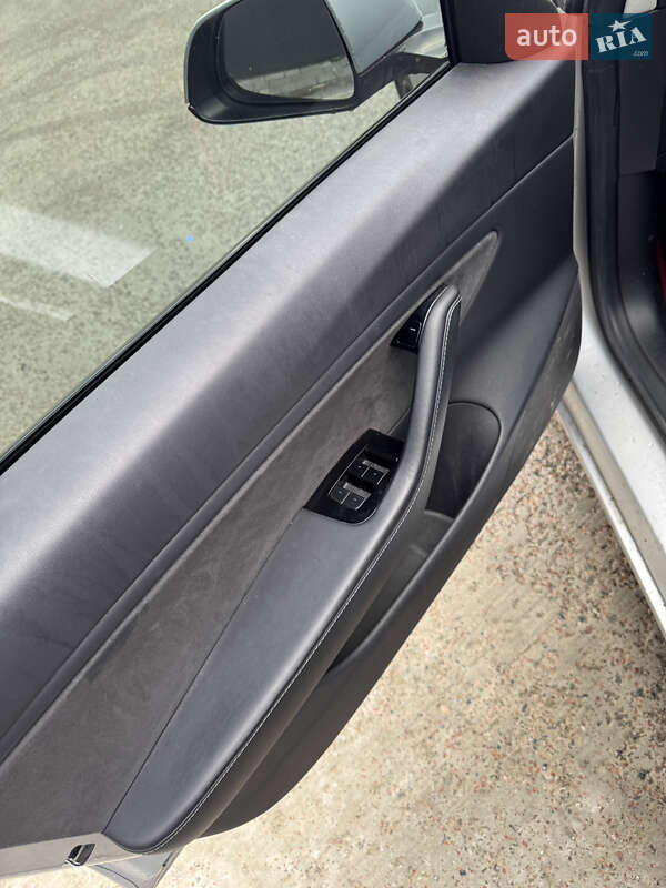 Седан Tesla Model 3 2018 в Киеве