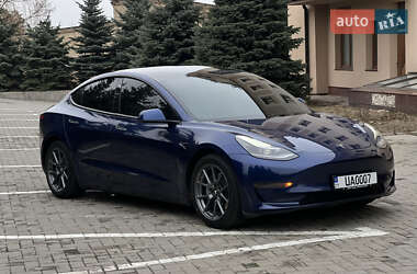 Tesla Model 3  2021
