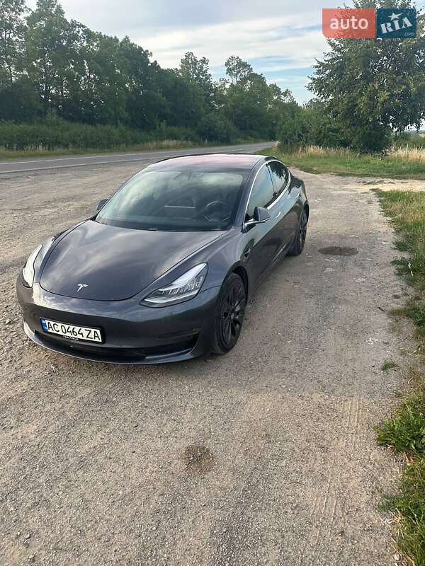 Седан Tesla Model 3 2018 в Луцке