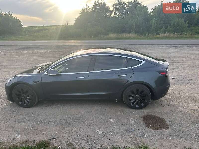 Седан Tesla Model 3 2018 в Луцке