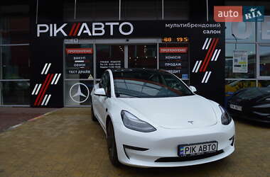 Tesla Model 3  2022