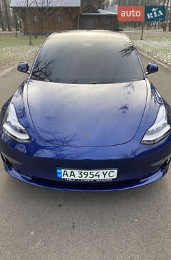 Tesla Model 3  2020