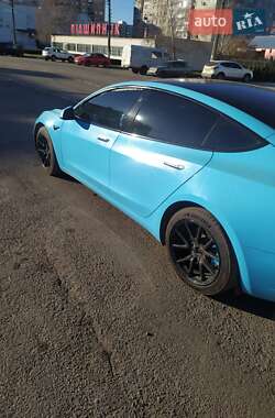 Tesla Model 3  2019