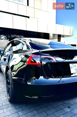 Tesla Model 3  2022