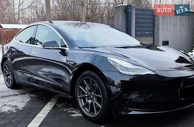 Tesla Model 3  2020