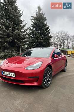 Tesla Model 3  2021