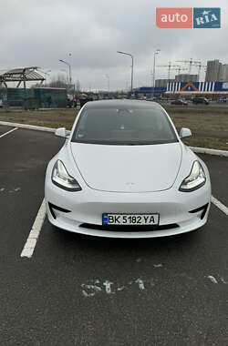 Tesla Model 3  2019