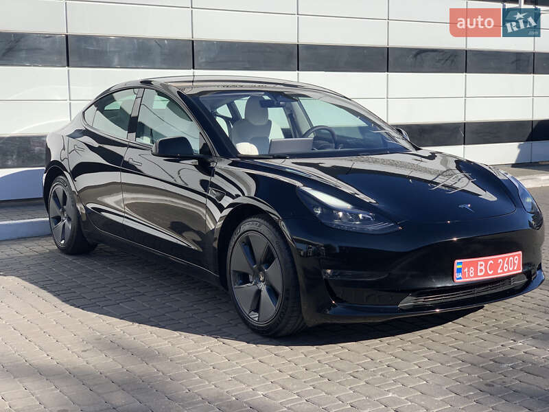 Tesla Model 3 2023 року в Рівному