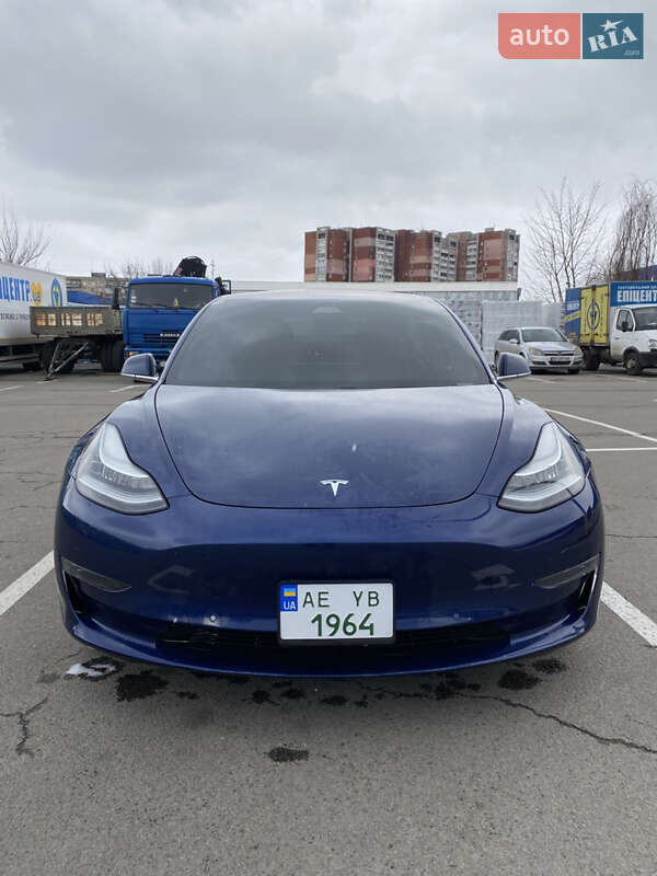 Tesla Model 3 2018 года в Днепре (Днепропетровске)