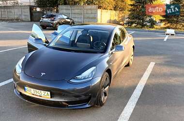 Tesla Model 3  2020