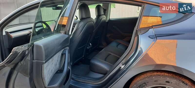 Седан Tesla Model 3 2020 в Рівному