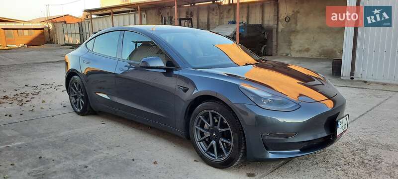 Седан Tesla Model 3 2020 в Рівному
