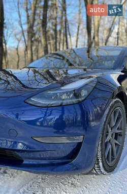 Tesla Model 3  2021