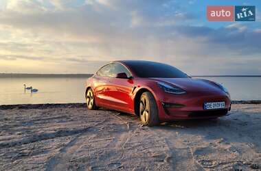 Tesla Model 3  2019
