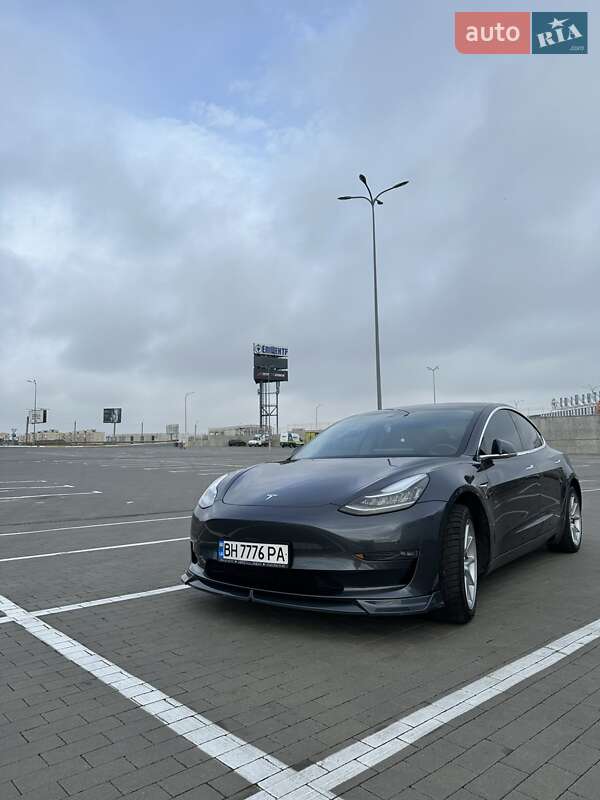 Седан Tesla Model 3 2018 в Одессе